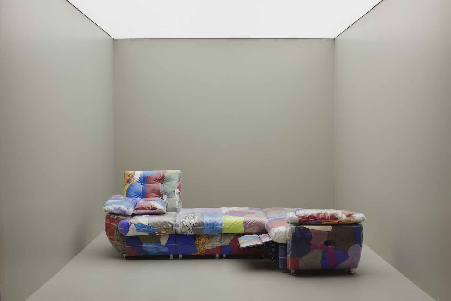 Il sofa di Balenciaga realizzato da Harry Nuriev